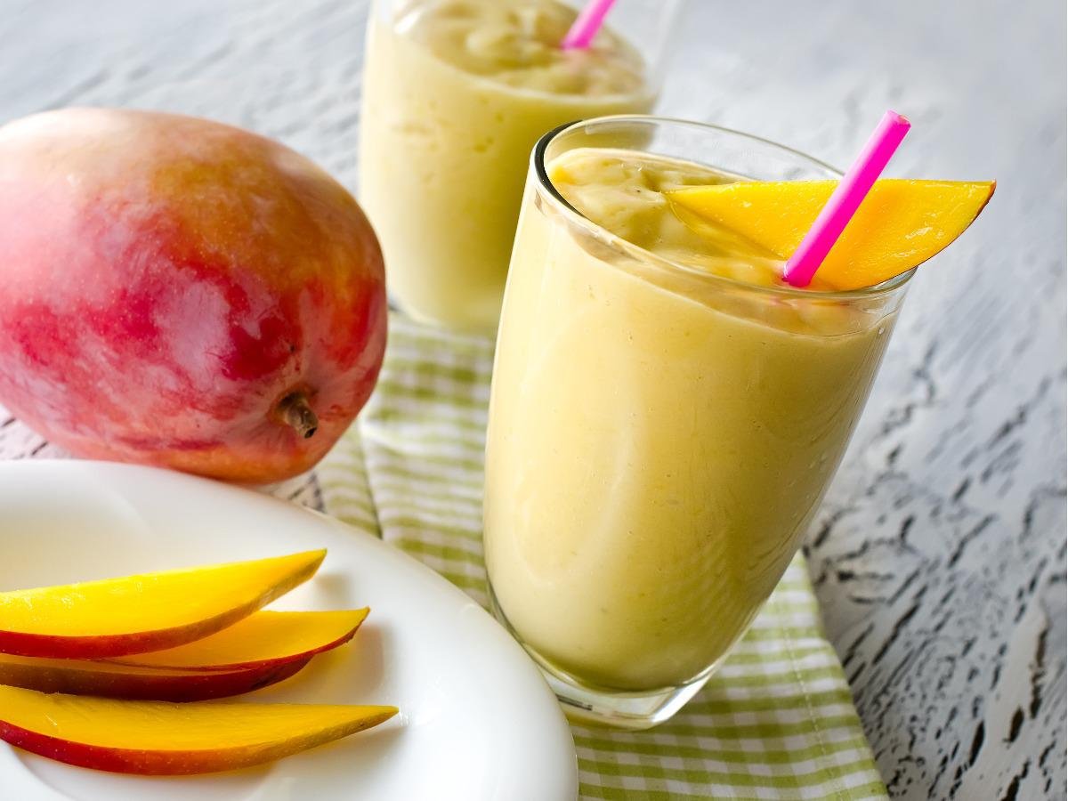 Almond Milk Mango Smoothie