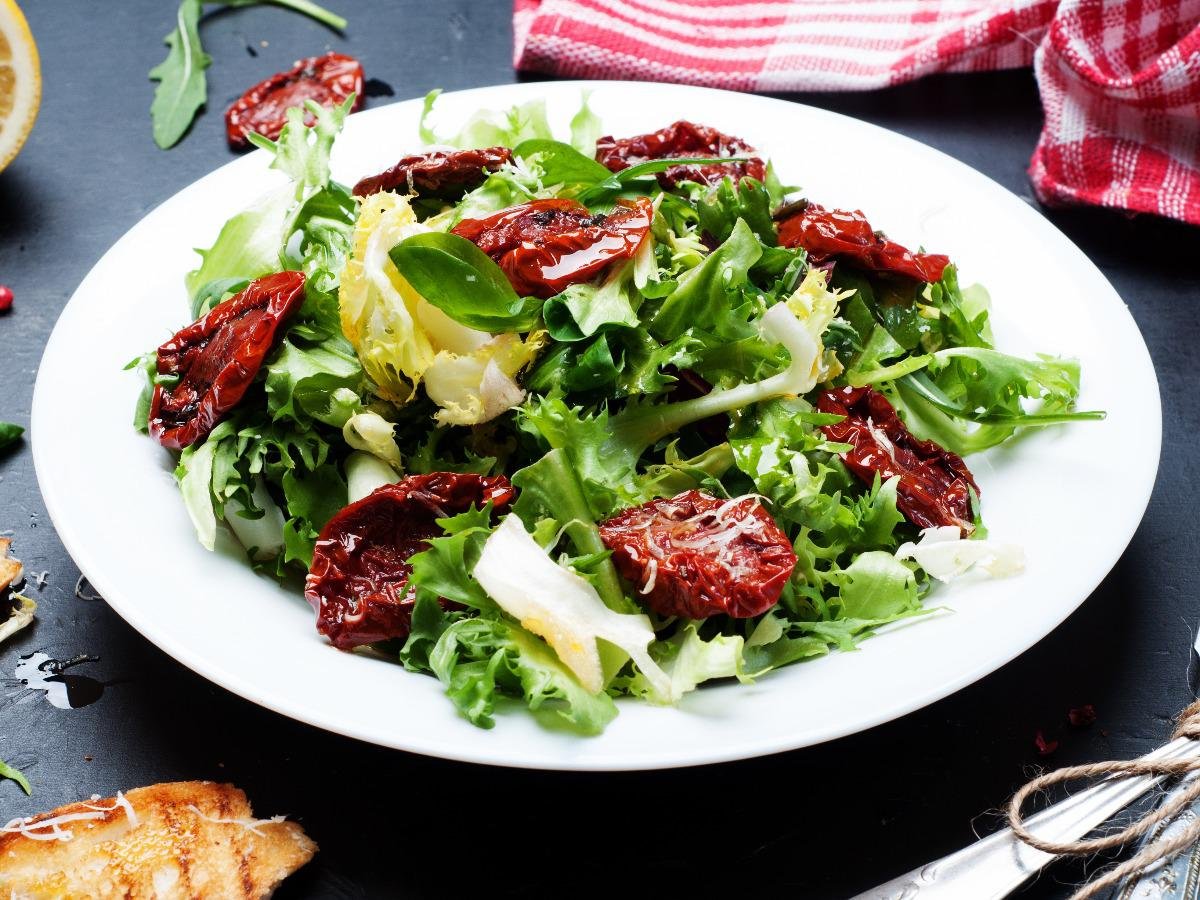 Mixed Greens with Sun-Dried Tomato Dressing