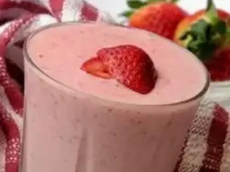 Strawberry Vanilla Yogurt Smoothie